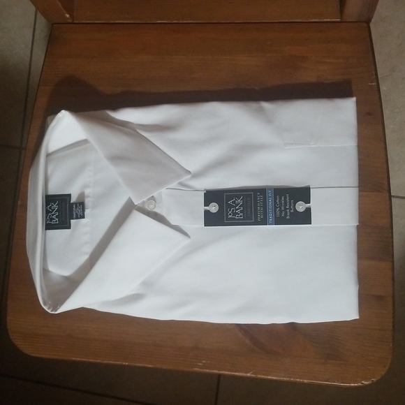 Jos. A. Bank Other - Traveler Collection Traditional Fit￼ Point Collar Dress Shirt